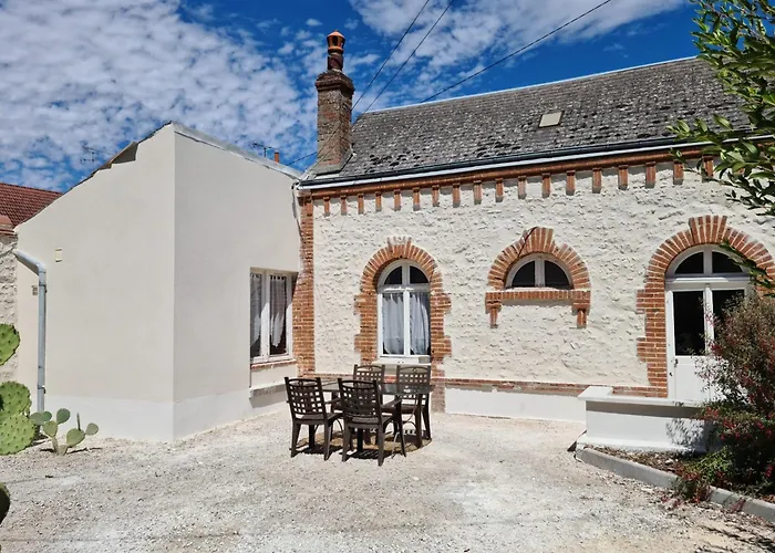 Saint-Ay Sur La Route Des Chateaux